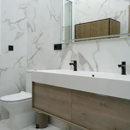 Centrica De Lujo Gv 2 Homestay